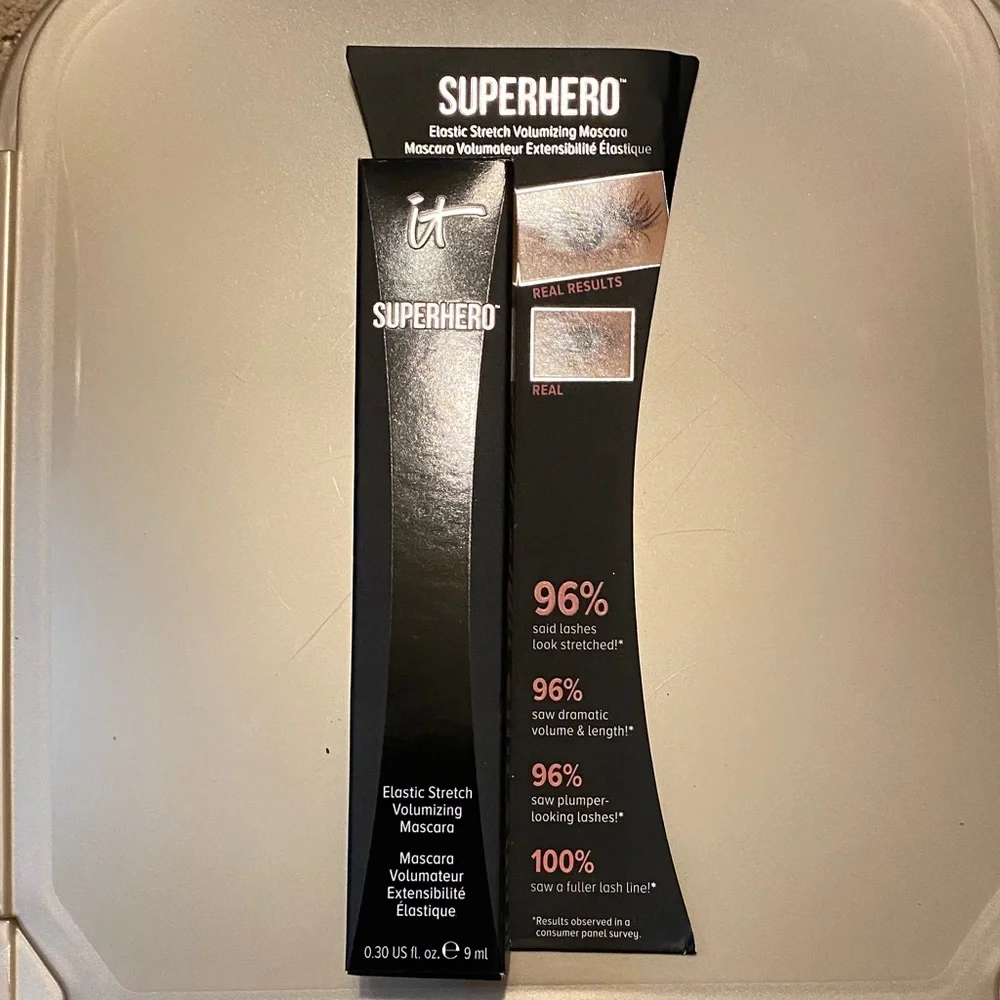 it cosmetics Superhero Volumizing Mascara in Black
